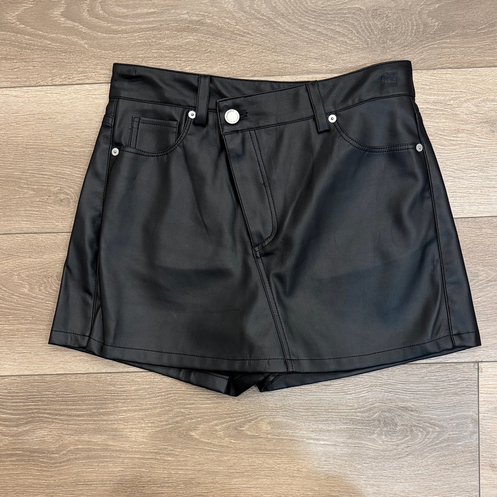 BLANKNYC Black Faux Leather Women Skort